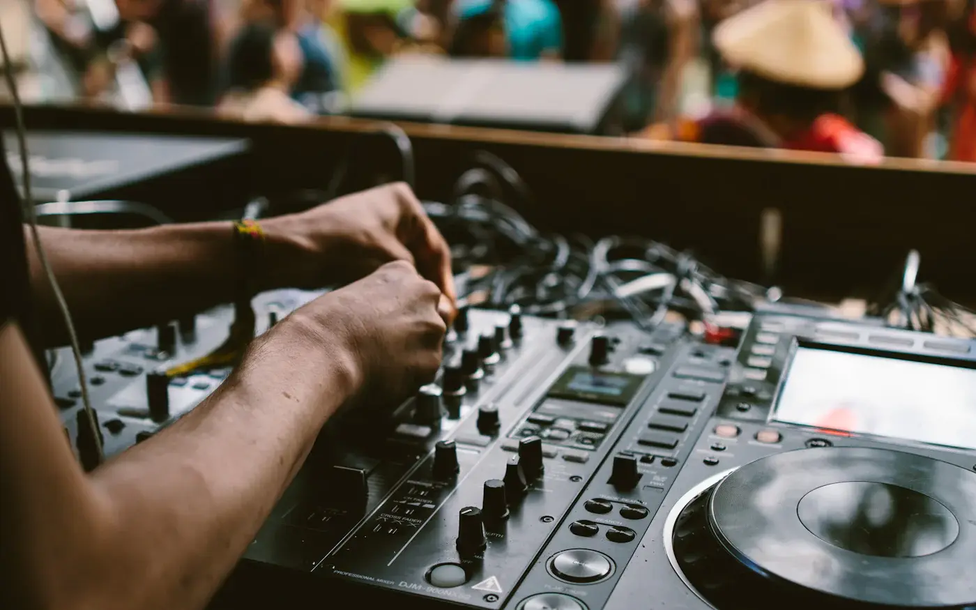 DJ and sound for villa parties